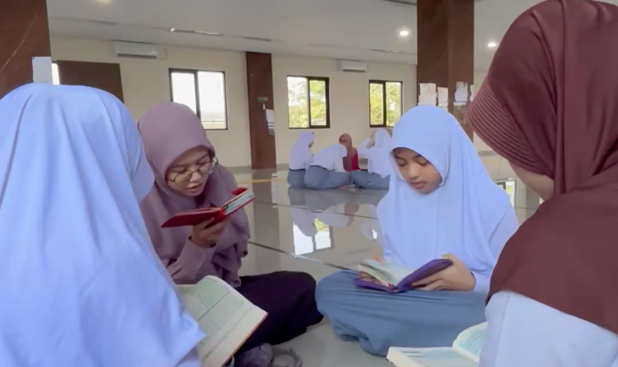 Morning Activity SMA Teladan : Mengawali Hari dengan Iman, Ilmu, dan Disiplin